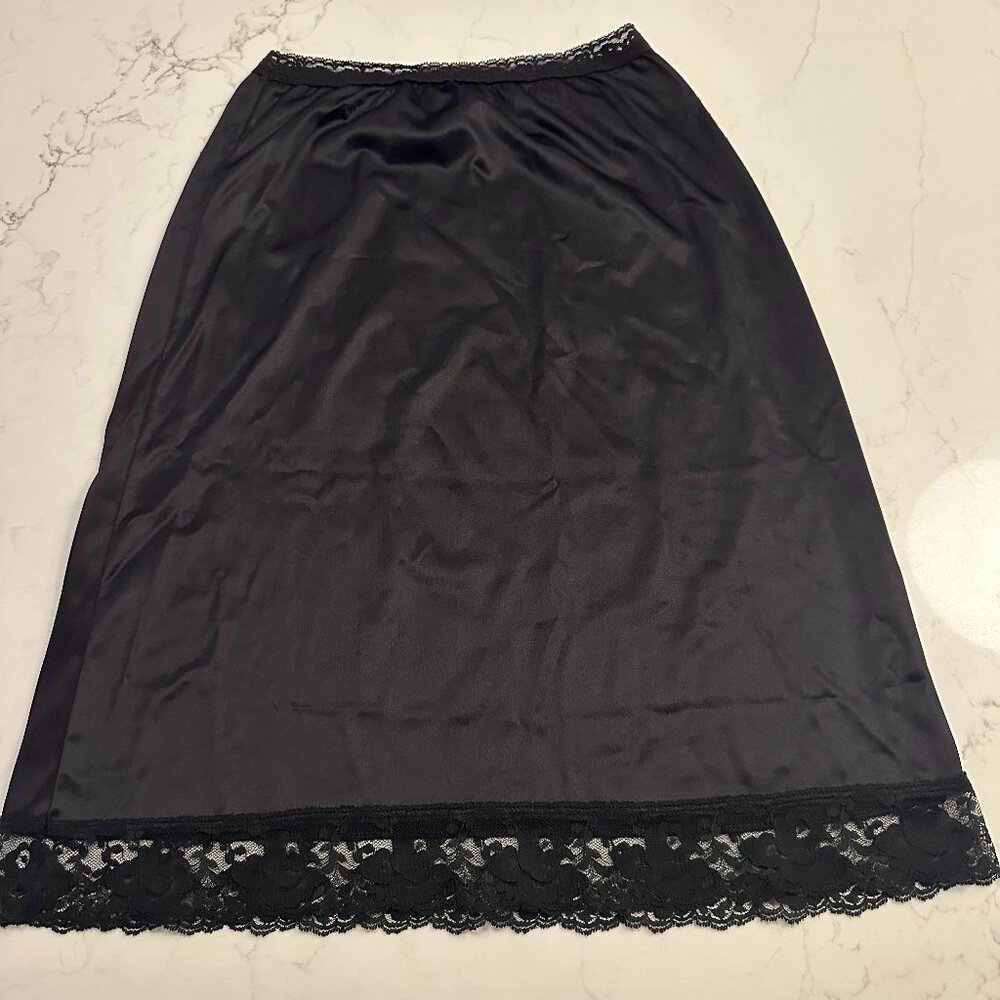 2 for $10 🎁 Deena 24" Black Half Slip